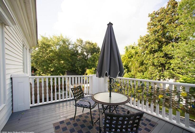 발코니가 있는 스위트, Page House Bed And Breakfast