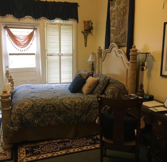 발코니가 있는 스위트, Page House Bed And Breakfast