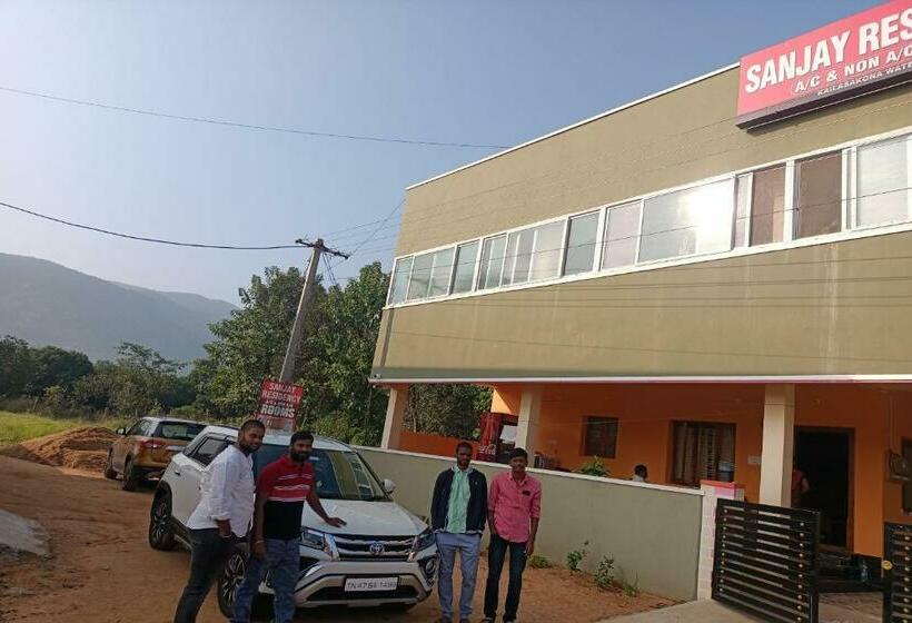Трехместный Номер Классика, Oyo 85452 Sanjay Residency