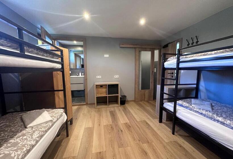اتاق استاندارد چهار تخته, Haus Tirol