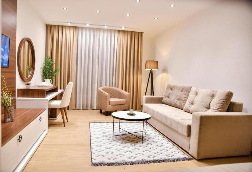 استودیوی استاندارد با چشم‌انداز دریا, Pino Boutique