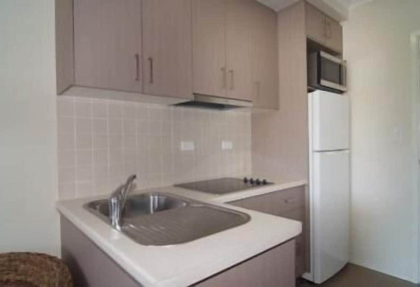 스탠다드 스튜디오, Airlie Central Apartments