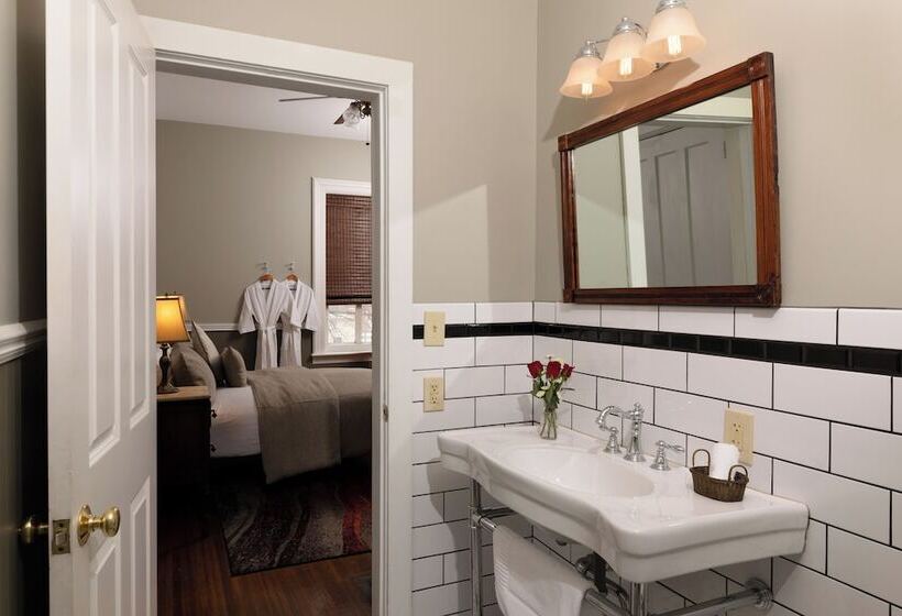 Номер Deluxe, Rosemont Inn