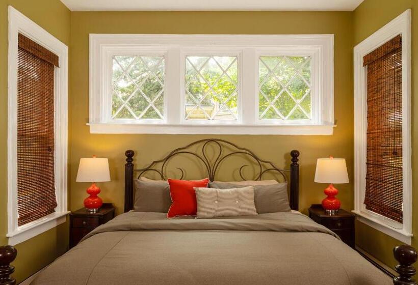 Номер Deluxe Кровать Кинг, Rosemont Inn