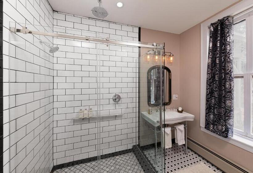 Семейный Номер, Rosemont Inn