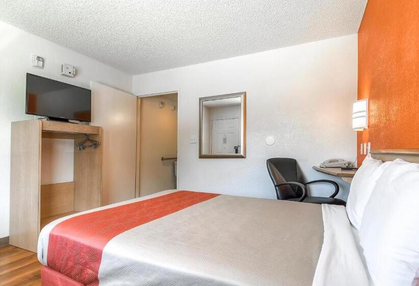 Номер Стандарт Кровать Кинг Адаптированный для Инвалидов, Motel 6carlsbad, Ca  East Near Legoland