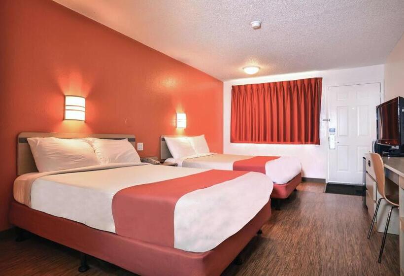 Четырехместный Номер Deluxe, Motel 6 Saint Joseph, Mo