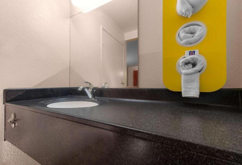 Номер Deluxe, Motel 6 Saint Joseph, Mo