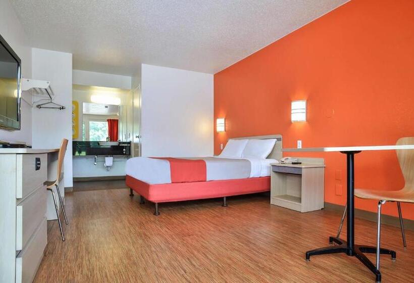 Номер Deluxe, Motel 6 Saint Joseph, Mo