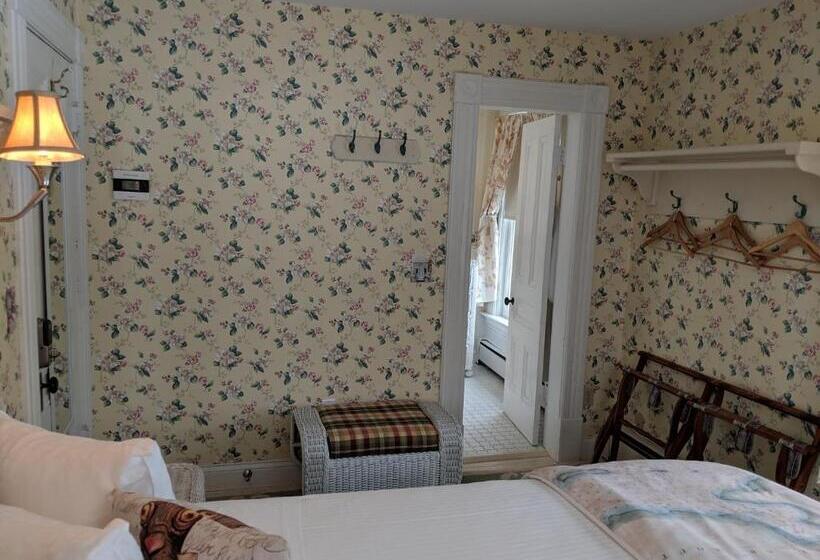 Номер Стандарт Вид на Сад, Heart Of The Village Inn