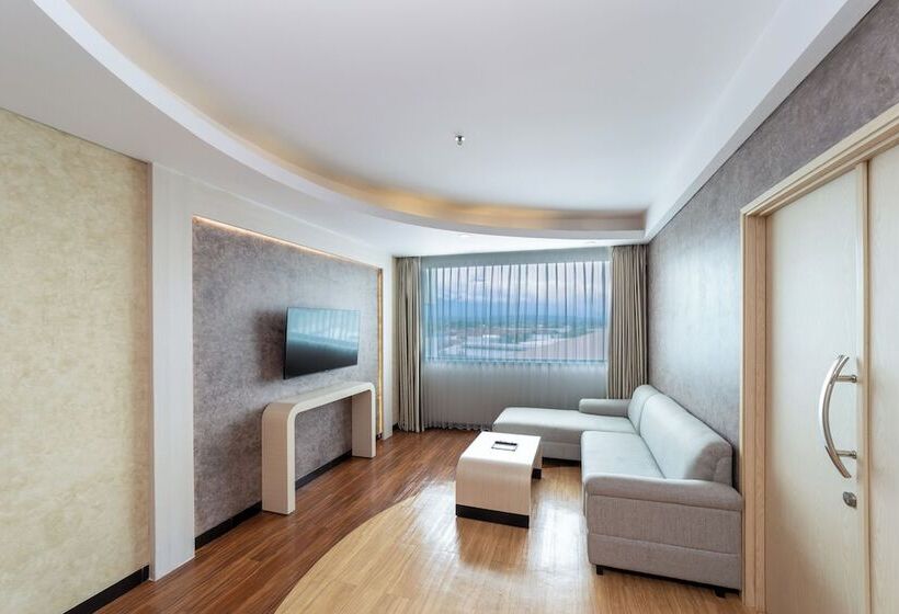 Люкс, Aston Cirebon Hotel And Convention Center