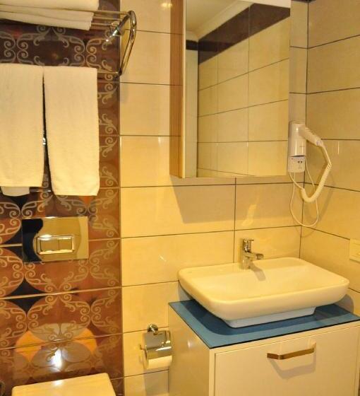 Standard Triple Room Sea View, Aura Boutique
