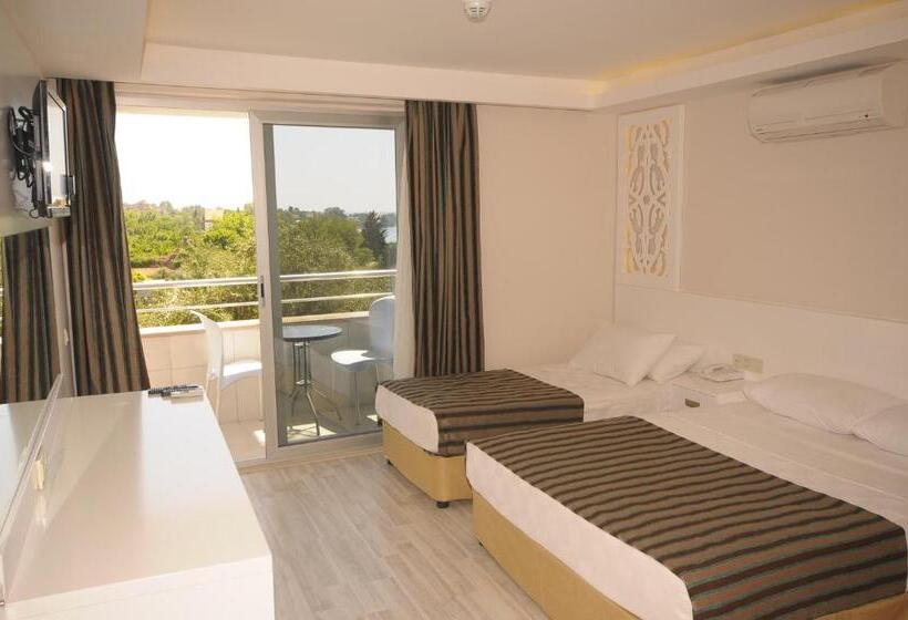 Standard Triple Room Sea View, Aura Boutique