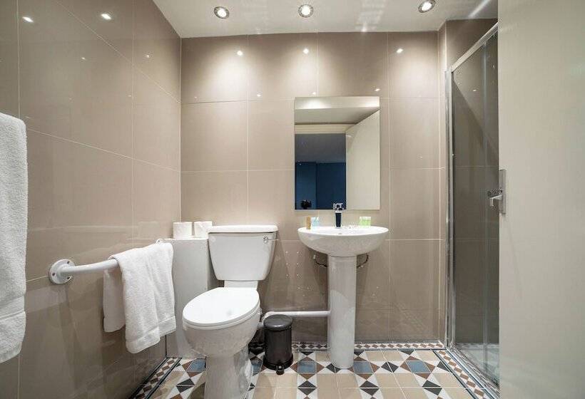 חדר סטנדרט לשלושה, Hotel Shepherds Bush London