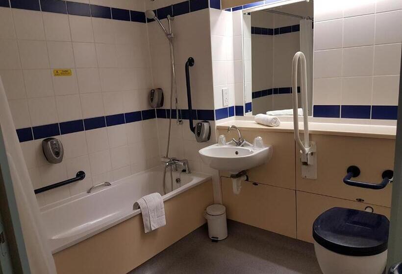 Номер Стандарт Адаптированный для Инвалидов, Days Inn Sutton Scotney North