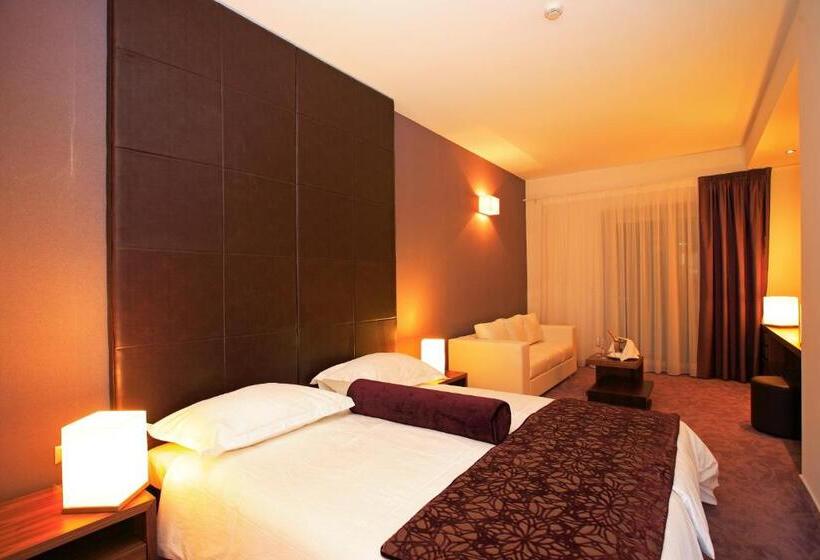 Family Suite, Lipa
