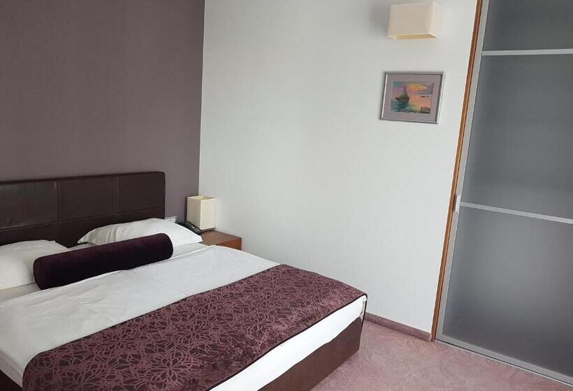 Family Suite, Lipa