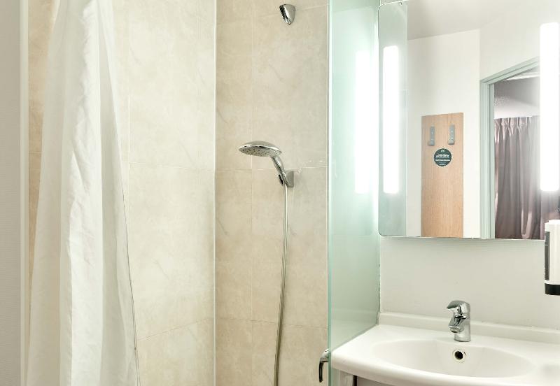 Номер Стандарт, B&b Hotel Montlhery
