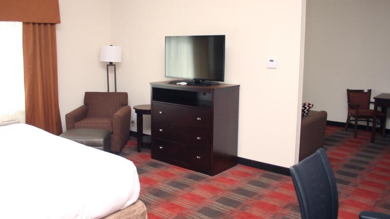 Люкс Кровать Кинг, Holiday Inn Express & Suites Cumberland   La Vale, An Ihg