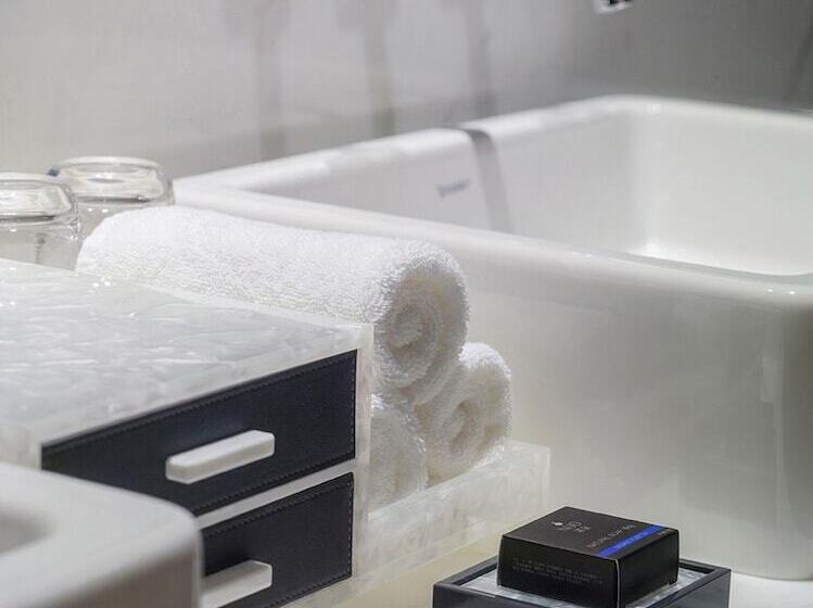 Студия Стандарт, Nuo Hotel Beijing