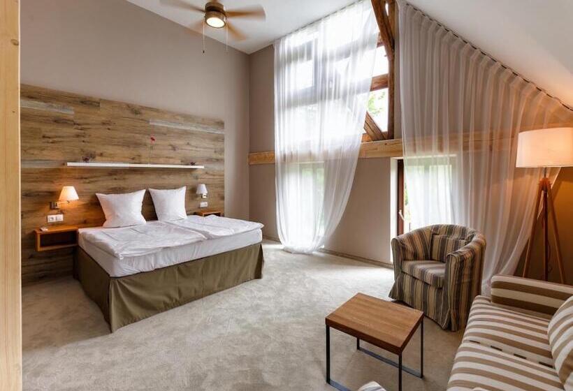 سوییت جونیور, Cihelny Golf & Wellness Resort