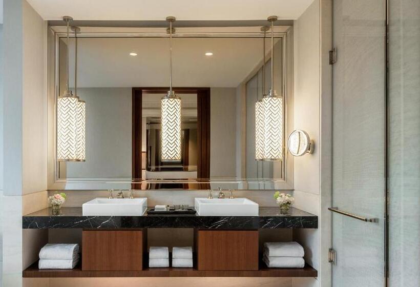 اتاق استاندارد با تخت بزرگ, The Capitol Kempinski Hotel Singapore