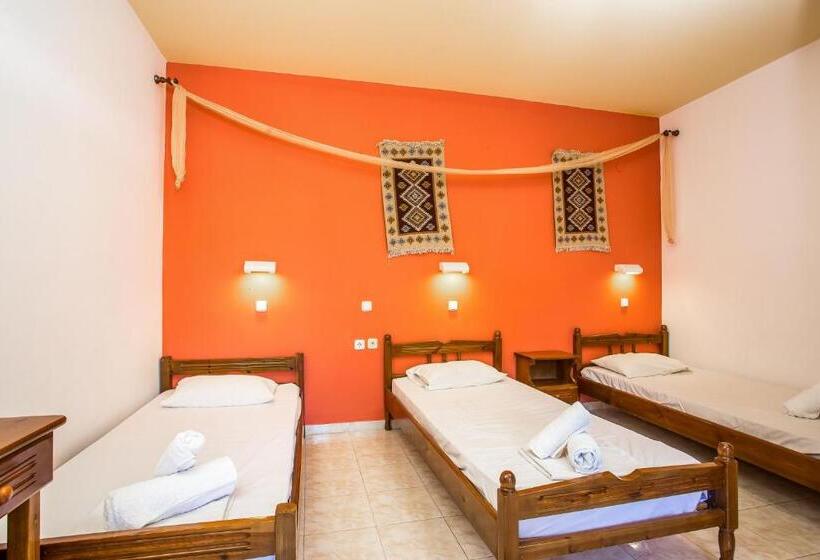 استودیوی استاندارد, Vickys Studios Faliraki