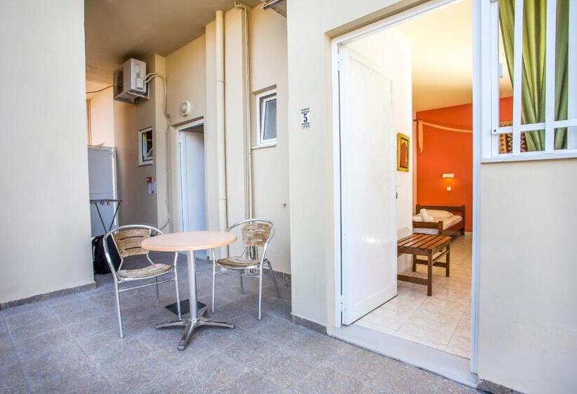 استودیوی استاندارد, Vickys Studios Faliraki