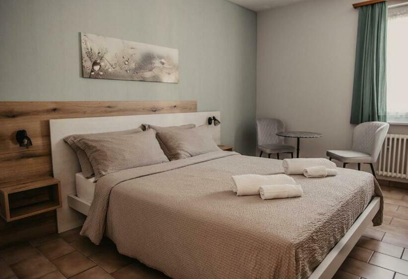 Номер Стандарт Вид на Озеро, Albergo Ristorante Al Portico
