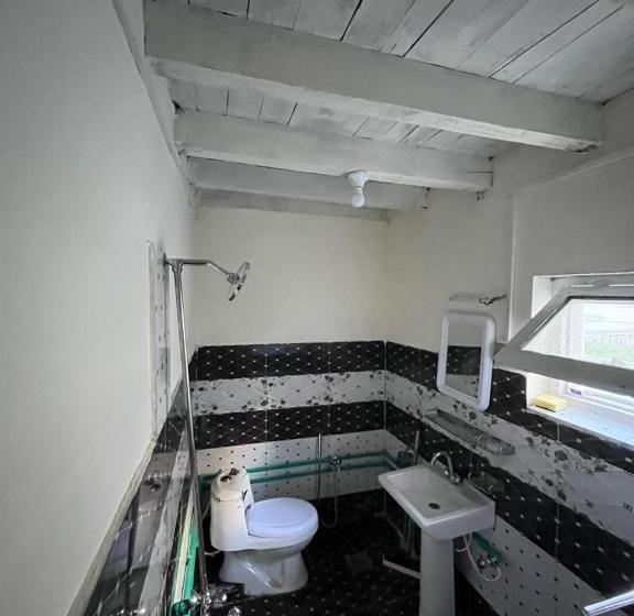 اتاق لوکس, Karakorum Family Guest House Hunza
