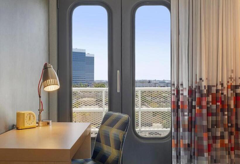 장애인을 위한 킹사이즈 침대 스탠다드 룸, Aloft El Segundo  Los Angeles Airport