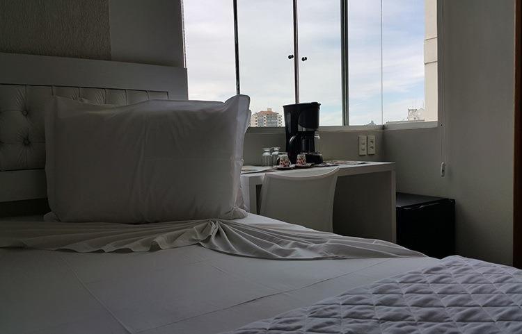 디럭스 트리플 룸, Emirates Hotel & Suites