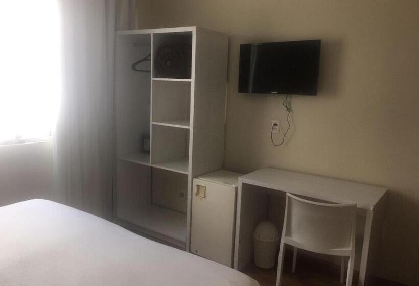 스탠다드 룸, Emirates Hotel & Suites