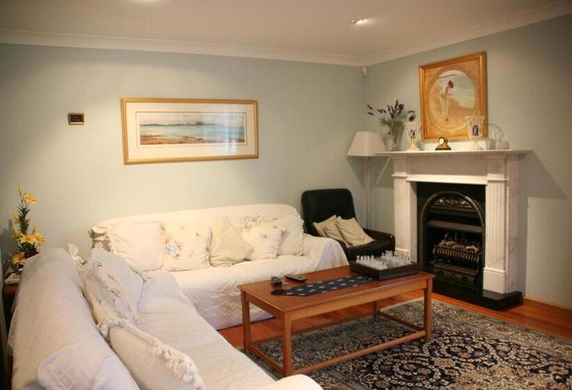 Люкс Кровать Кинг, Lavender House Bed & Breakfast