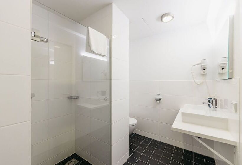 1 Bedroom Apartment, Yays Amsterdam Salthouse Canal By Numa