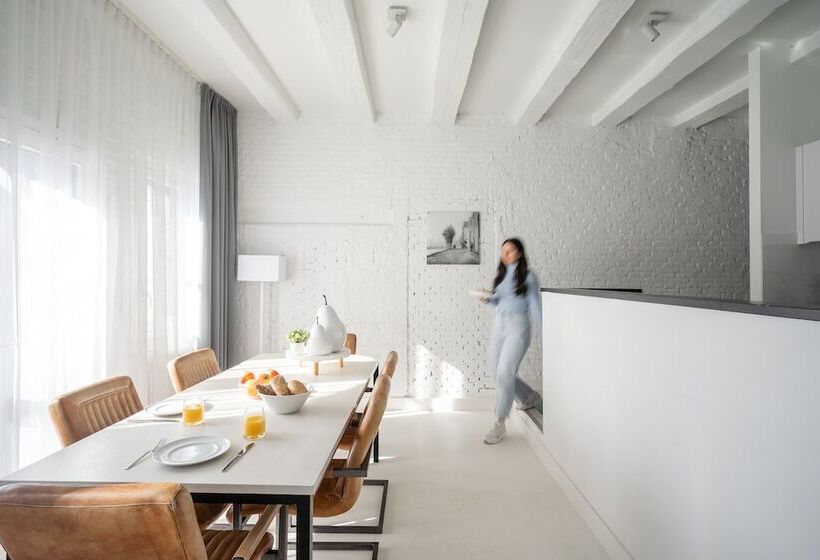 2 Bedroom Family Apartment, Yays Amsterdam Salthouse Canal By Numa