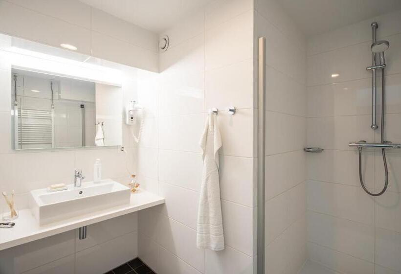 2 Bedroom Family Apartment, Yays Amsterdam Salthouse Canal By Numa
