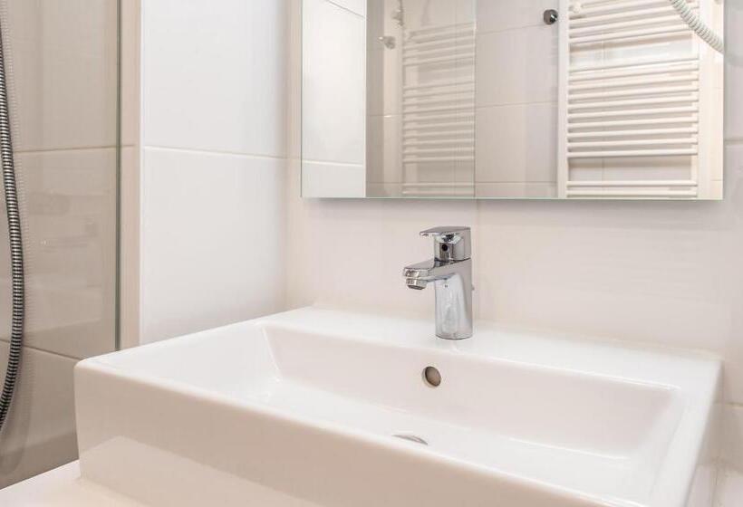 1 Bedroom Apartment with Views, Yays Amsterdam Salthouse Canal By Numa