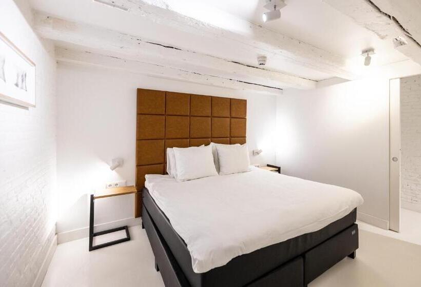 1 Bedroom Apartment with Views, Yays Amsterdam Salthouse Canal By Numa