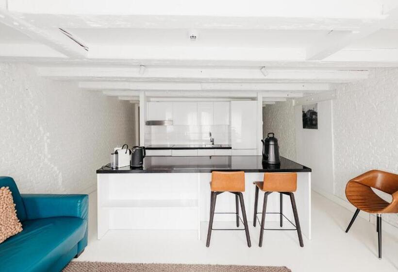 1 Bedroom Apartment with Views, Yays Amsterdam Salthouse Canal By Numa