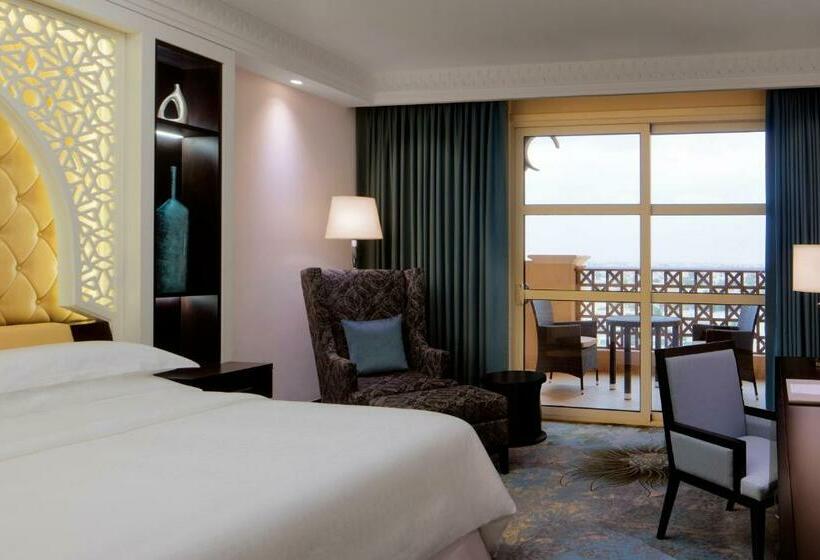 Номер Deluxe Кровать Кинг Вид на Город, Sheraton Sharjah Beach Resort And Spa