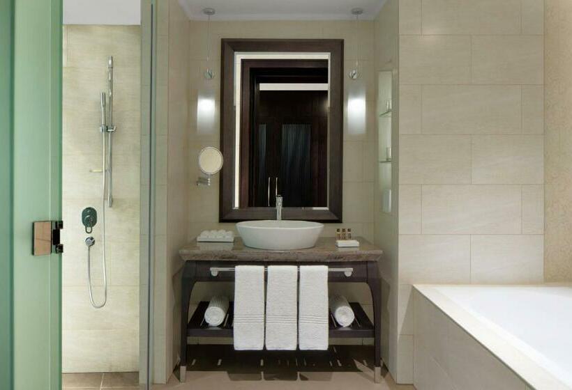 Номер Премиум, Sheraton Sharjah Beach Resort And Spa