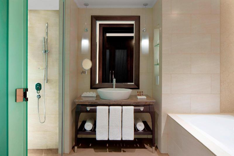 Номер Superior Вид на Море, Sheraton Sharjah Beach Resort And Spa