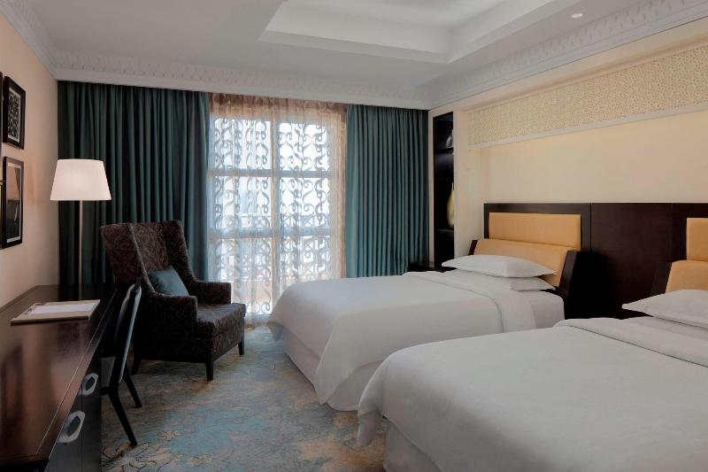 Номер Superior Вид на Море, Sheraton Sharjah Beach Resort And Spa