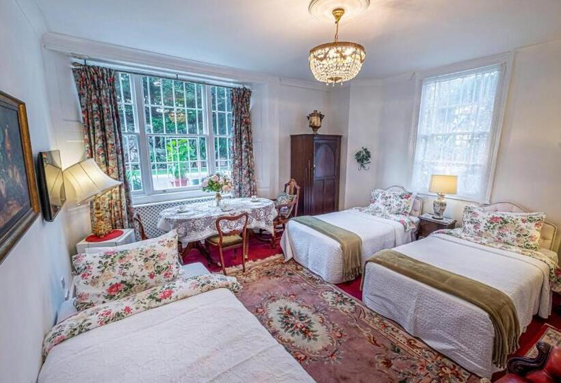 Трехместный Номер Стандарт Вид на Сад, Dawson Place, Juliette's Bed And Breakfast