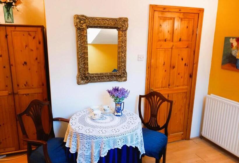 Четырехместный Номер Economy, Dawson Place, Juliette's Bed And Breakfast