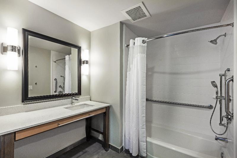 Chambre Standard Adaptée aux Personnes à Mobilité Réduite, Holiday Inn Houston Ne Bush Airport Area, An Ihg