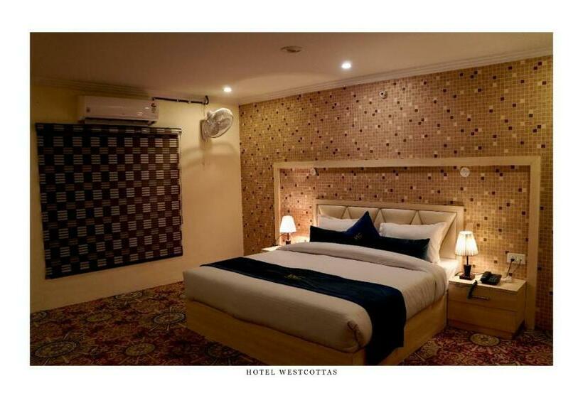 Номер Deluxe, West Cottas Hotel    Couples, Family, Corporate Favorite In Heart Of Jalandhar