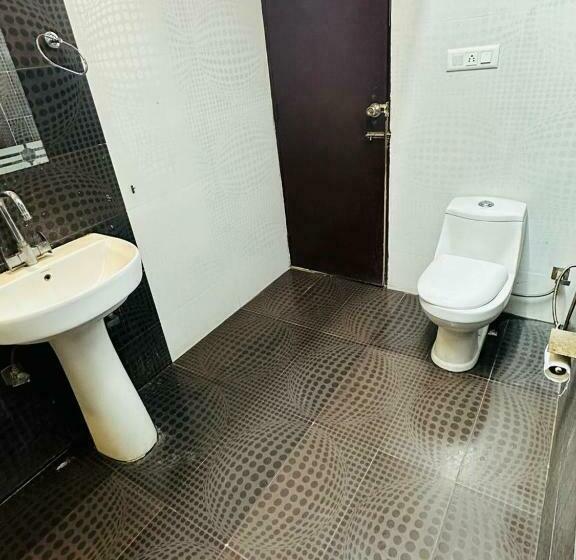 Номер Deluxe, West Cottas Hotel    Couples, Family, Corporate Favorite In Heart Of Jalandhar