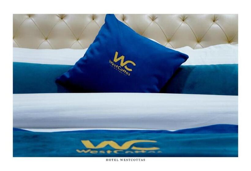 Номер Deluxe, West Cottas Hotel    Couples, Family, Corporate Favorite In Heart Of Jalandhar